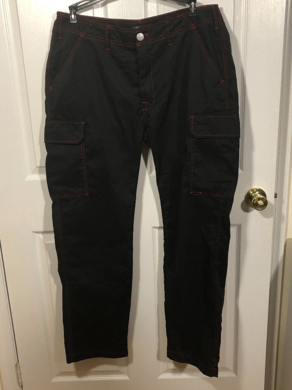 True Religion men black red seams cargo pants, size 38, NWT